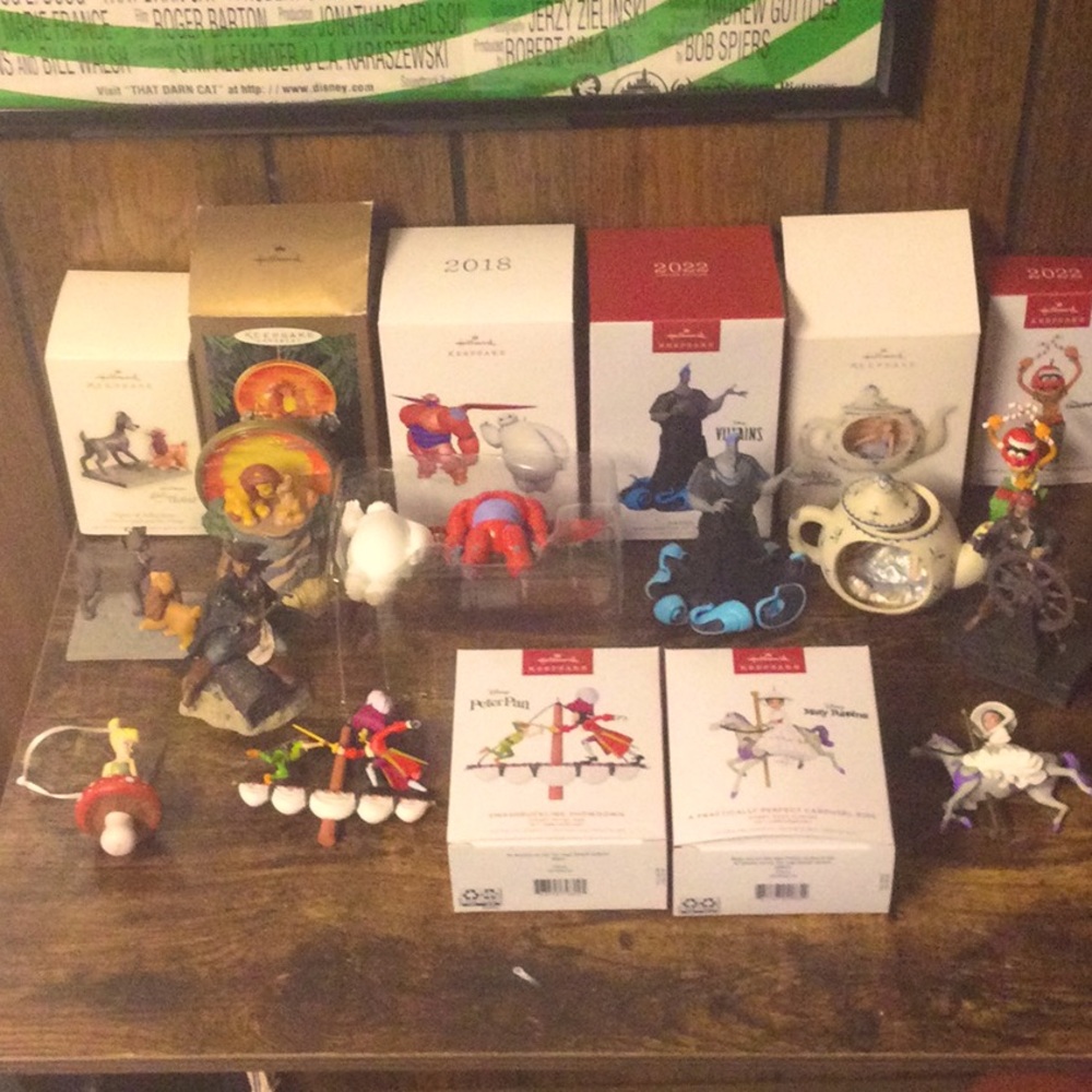 Disney Collectible Figurines Set